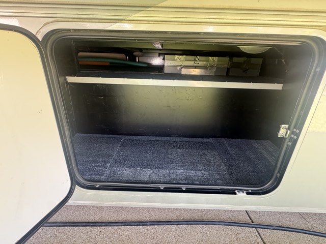 Storage bay