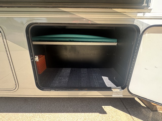 Storage bay
