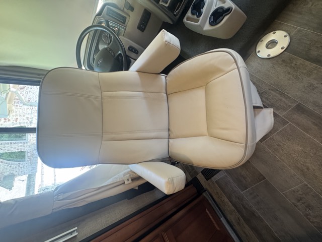 Swivel captain's chairs