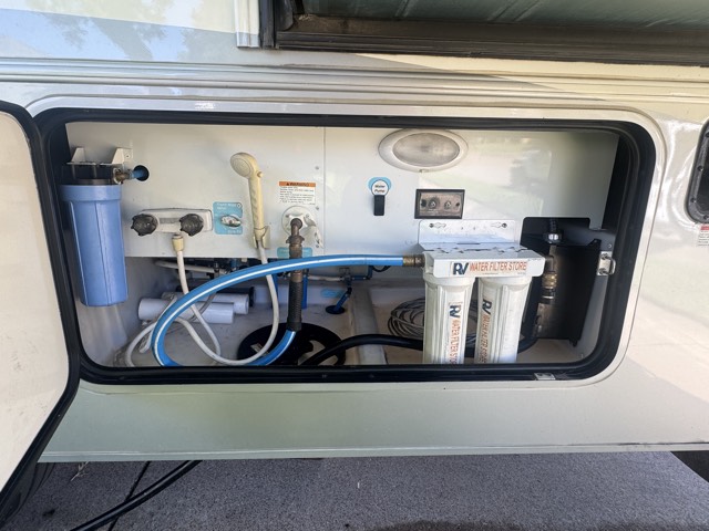 House & dual water filters